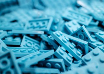 Tas de LEGO en vrac qui représente la ludification au travail