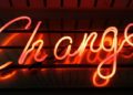 Le mot "Change" en lettre lumineuse, représentant le rôle clef de la culture interne dans une transformation