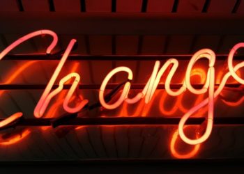 Le mot "Change" en lettre lumineuse, représentant le rôle clef de la culture interne dans une transformation