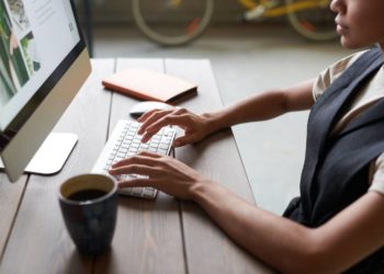 Travail hybride : retour vers le futur du travail