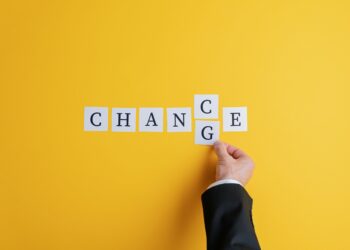 Mot "change" écrit sur un fond jaune